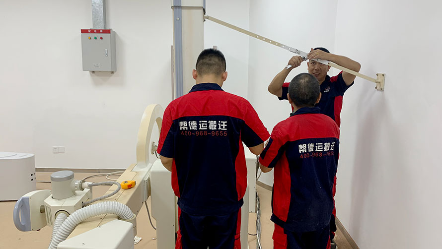 實驗室搬運時保護(hù)精密儀器的 7 個關(guān)鍵步驟